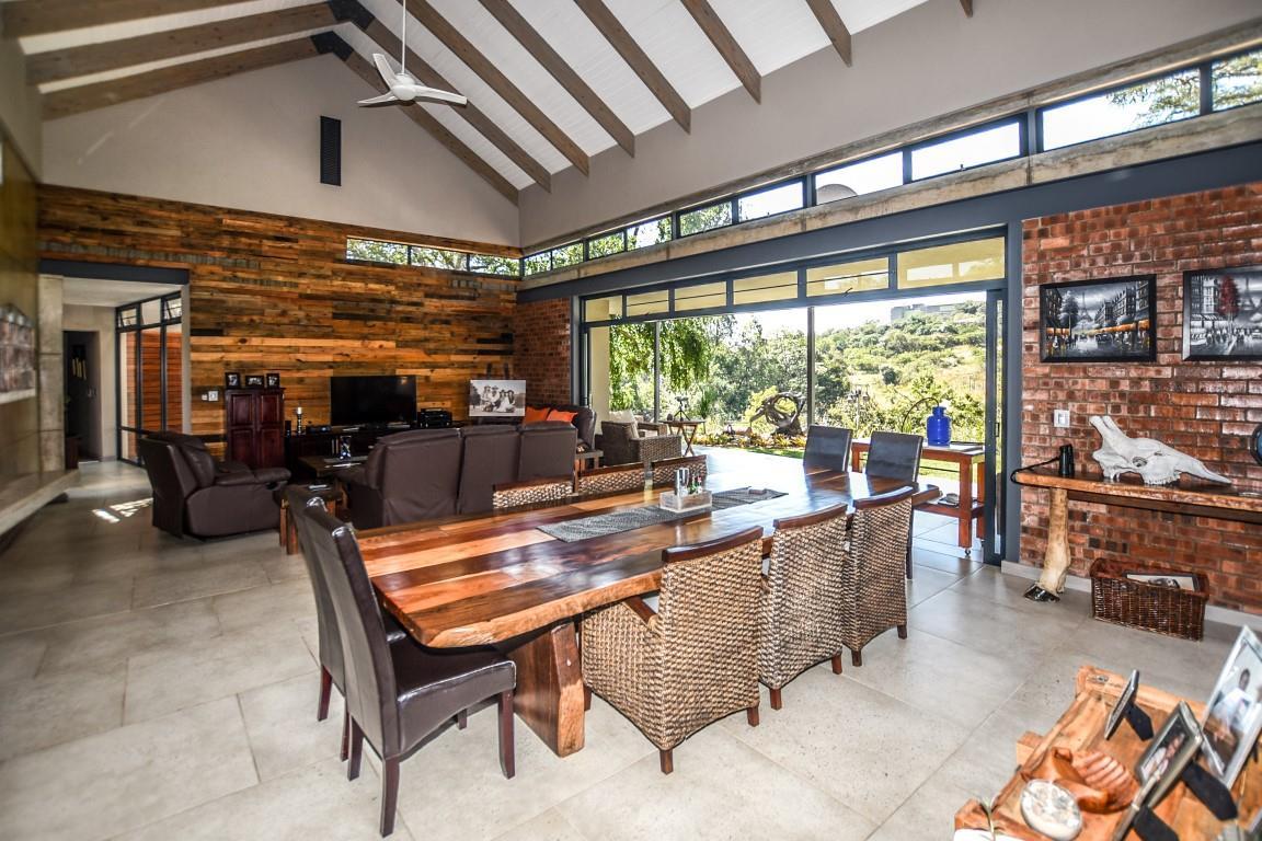 Beautiful property with two luxurious homes — photograph 4