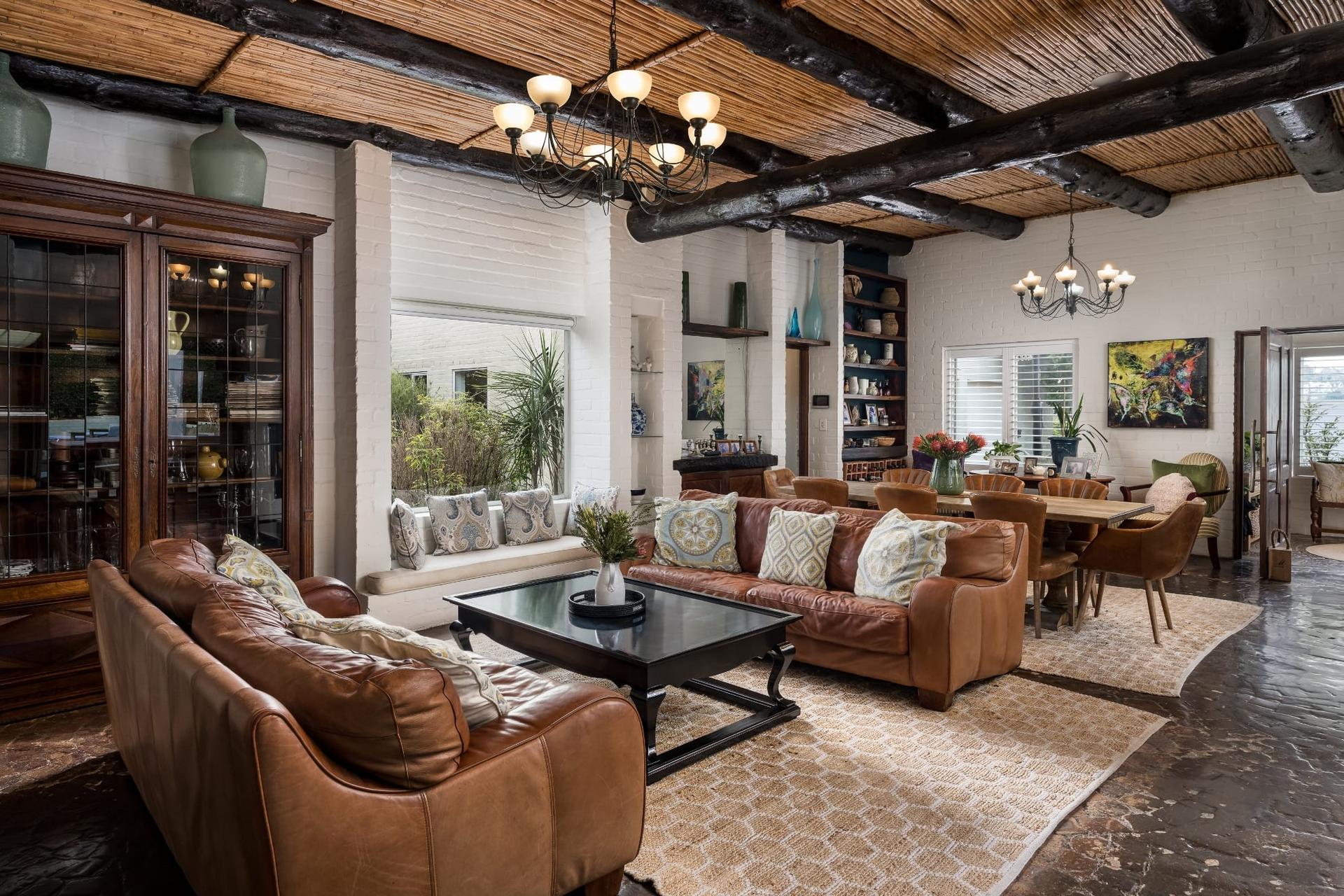 SUPERB LIVING IN HELENA HEIGHTS — photograph 4