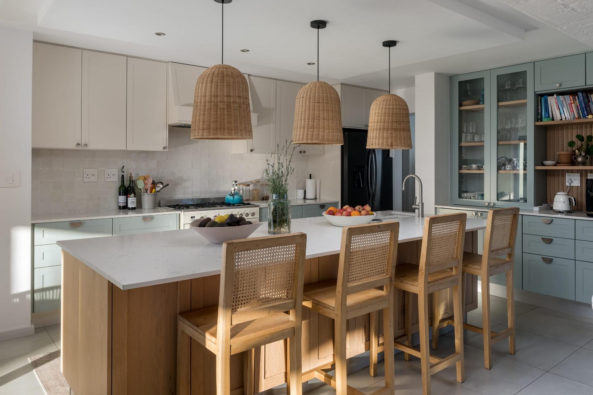 Refined Single-Level Luxury for Modern Family Living — photograph 5