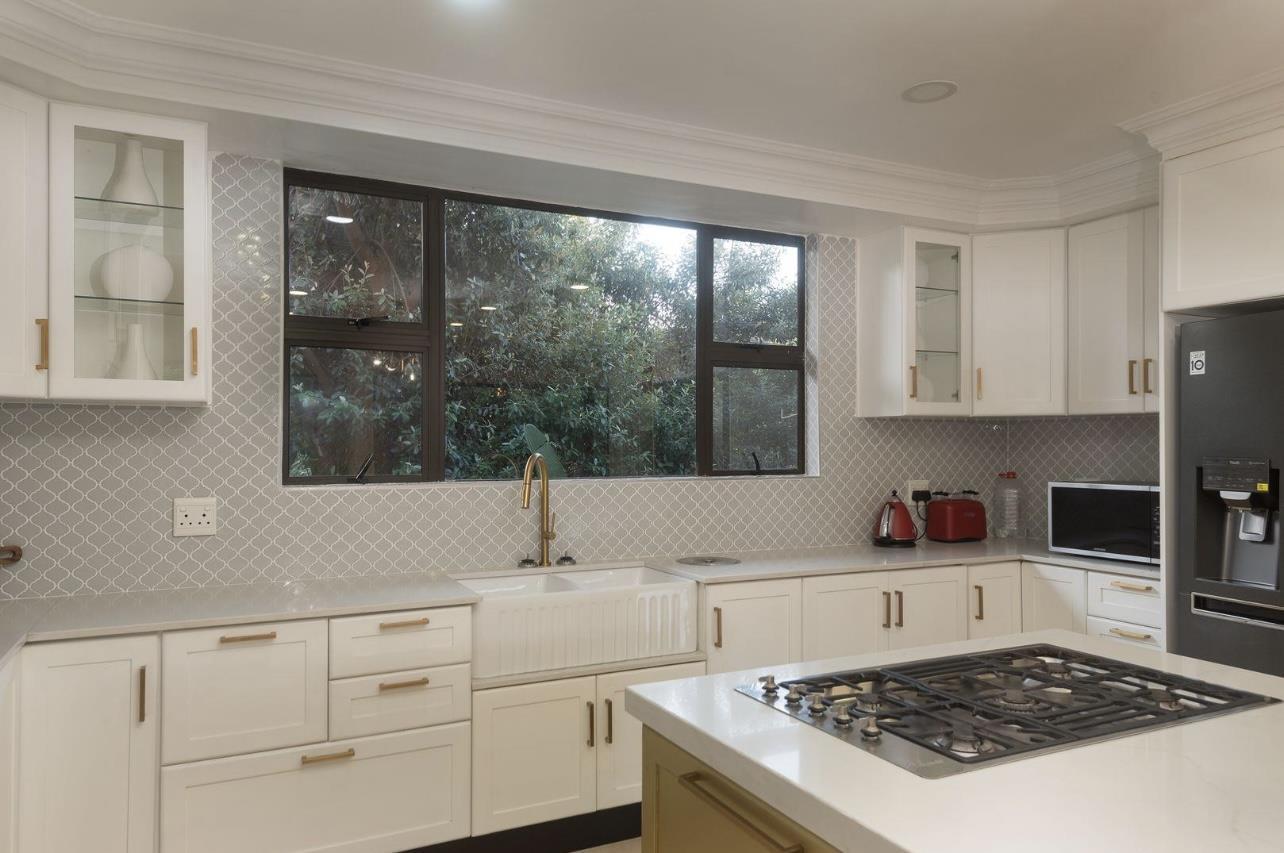 Contemporary Coastal Luxury — photograph 2
