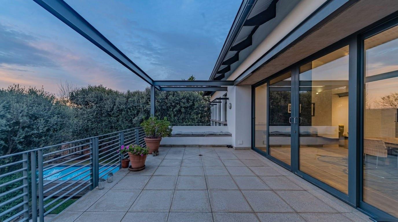 Architectural Sunset Estate Living — photograph 2