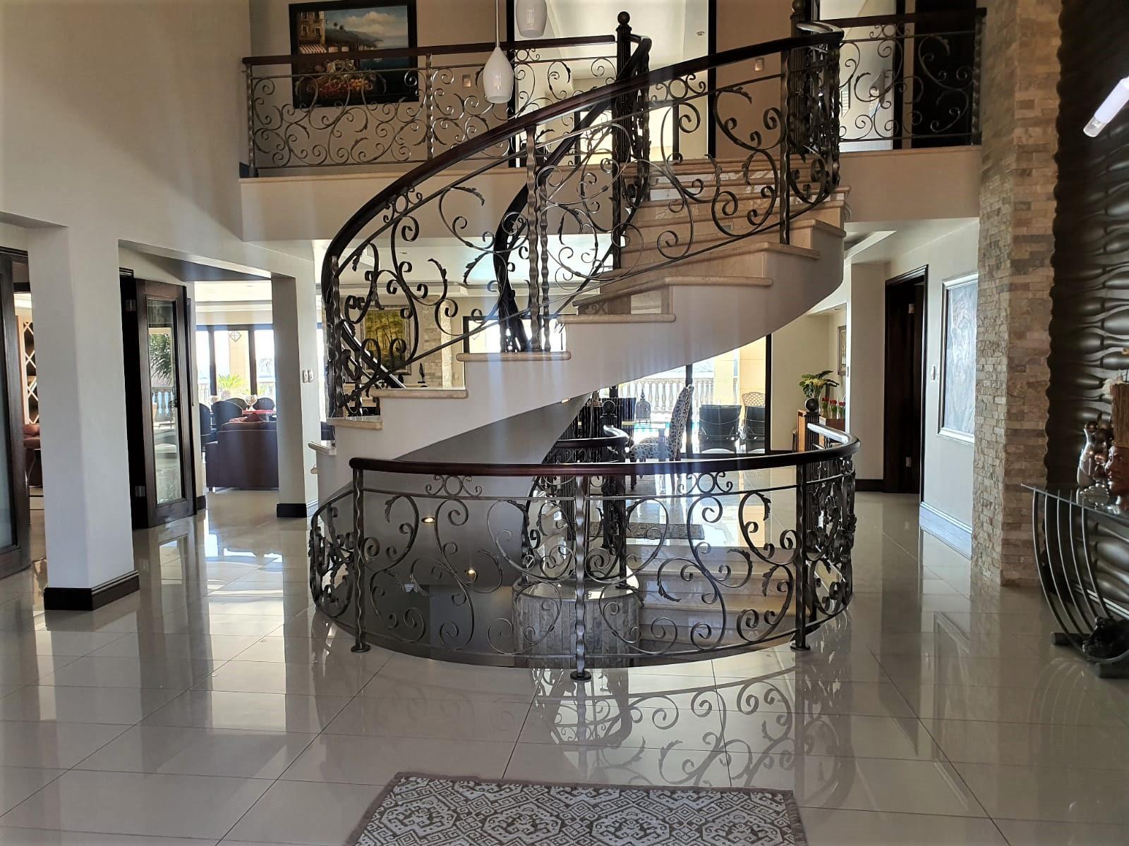 Upmarket home on the waterfront of Witbank Dam — photograph 2