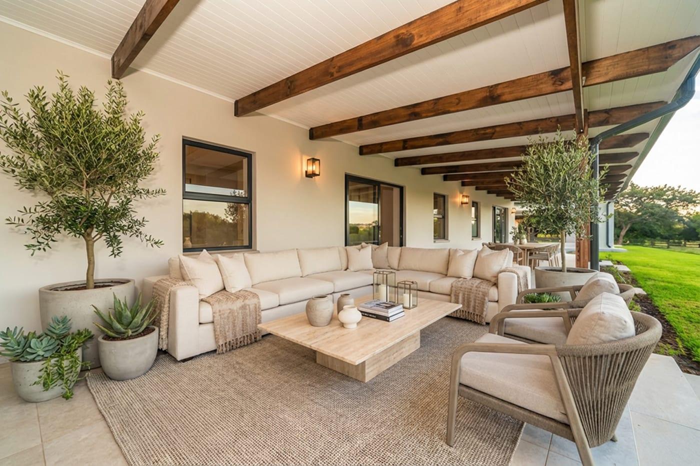 Historic Country Manor in an Exclusive Private Estate — photograph 4