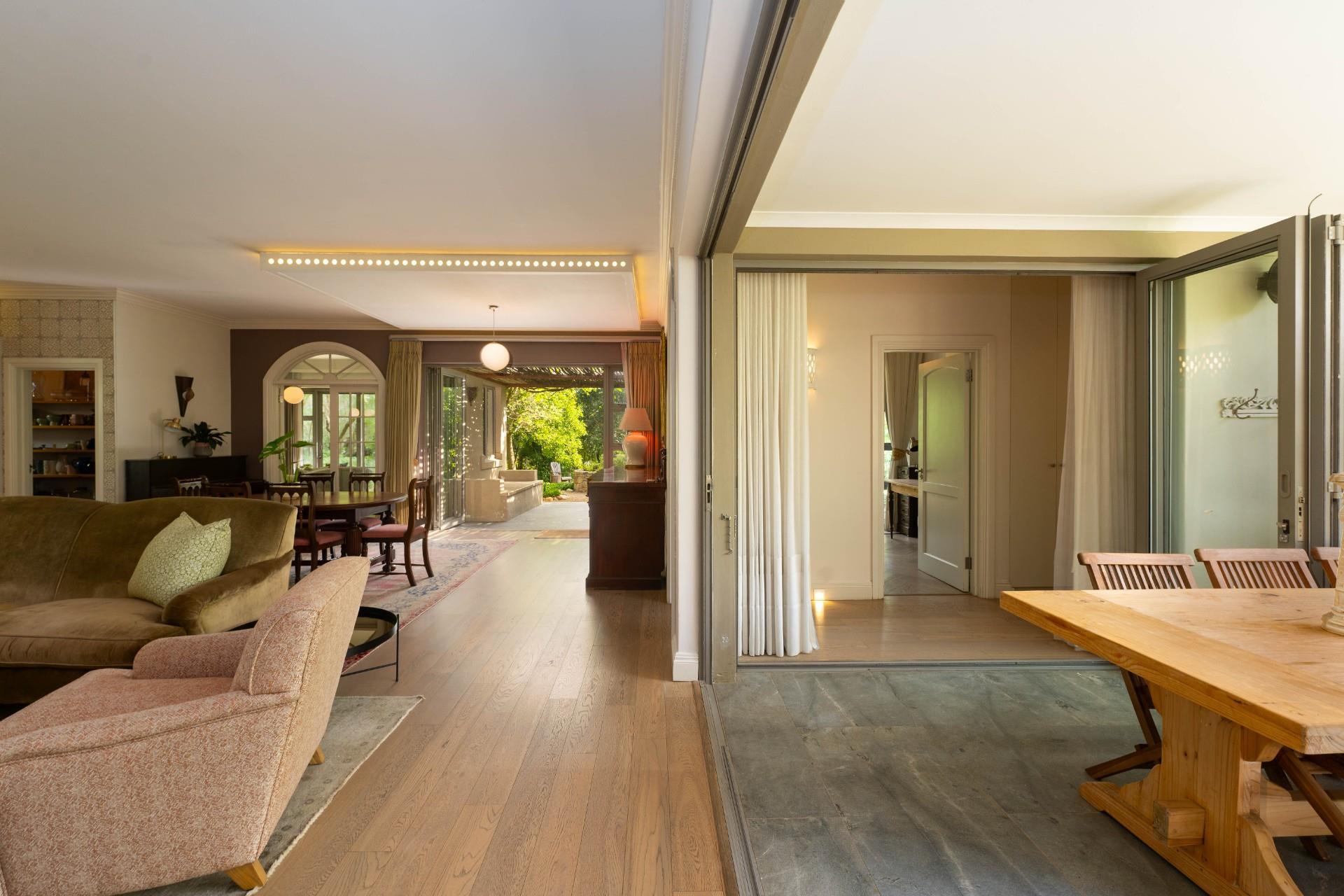 Lakeview Home with Study & Library — photograph 2