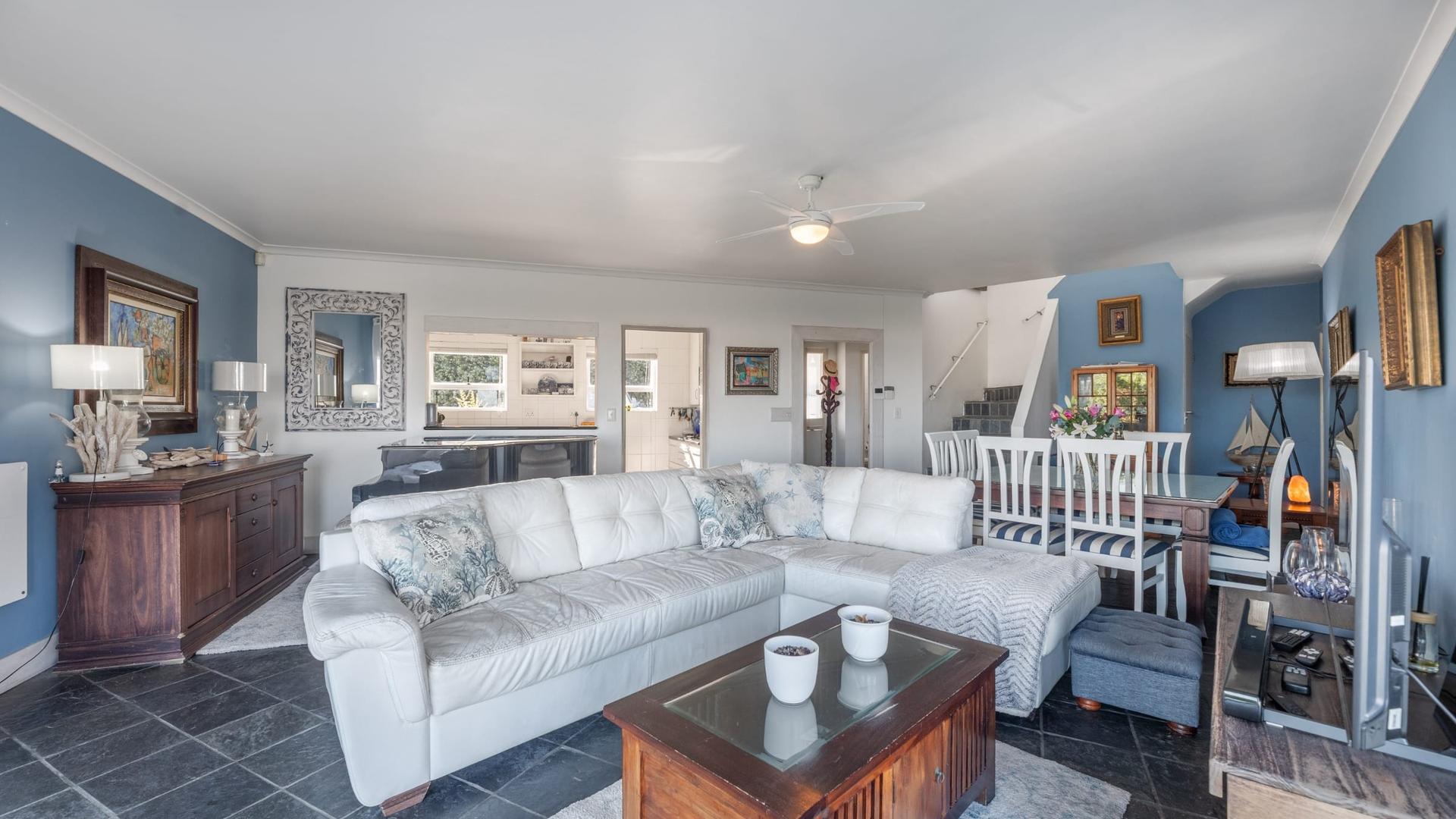 7 Bedroom House For Sale in Van Riebeeckstrand — photograph 5