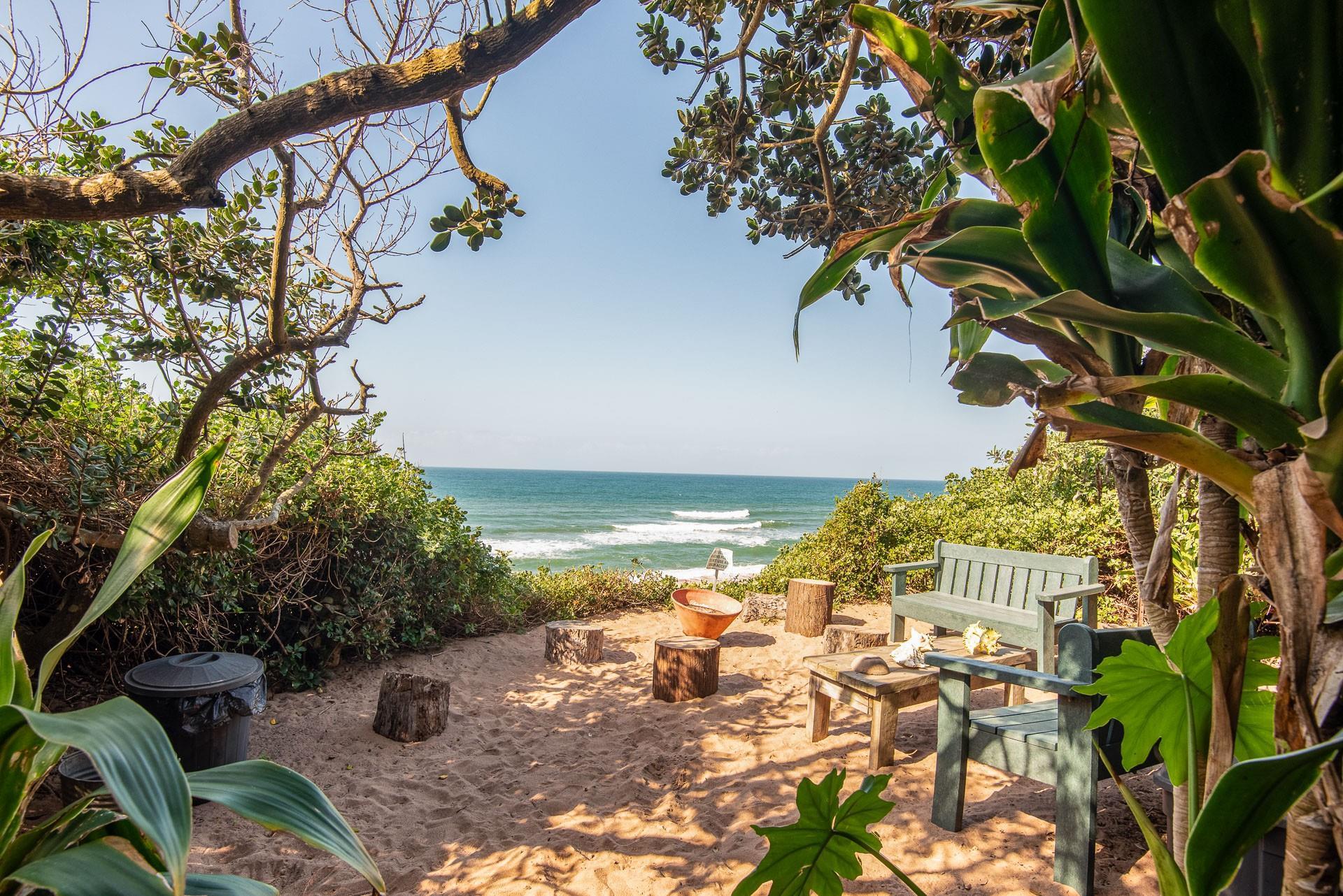 A Magical, 5-Bedroom, Beachfront, Zinkwazi Beach Home — photograph 2