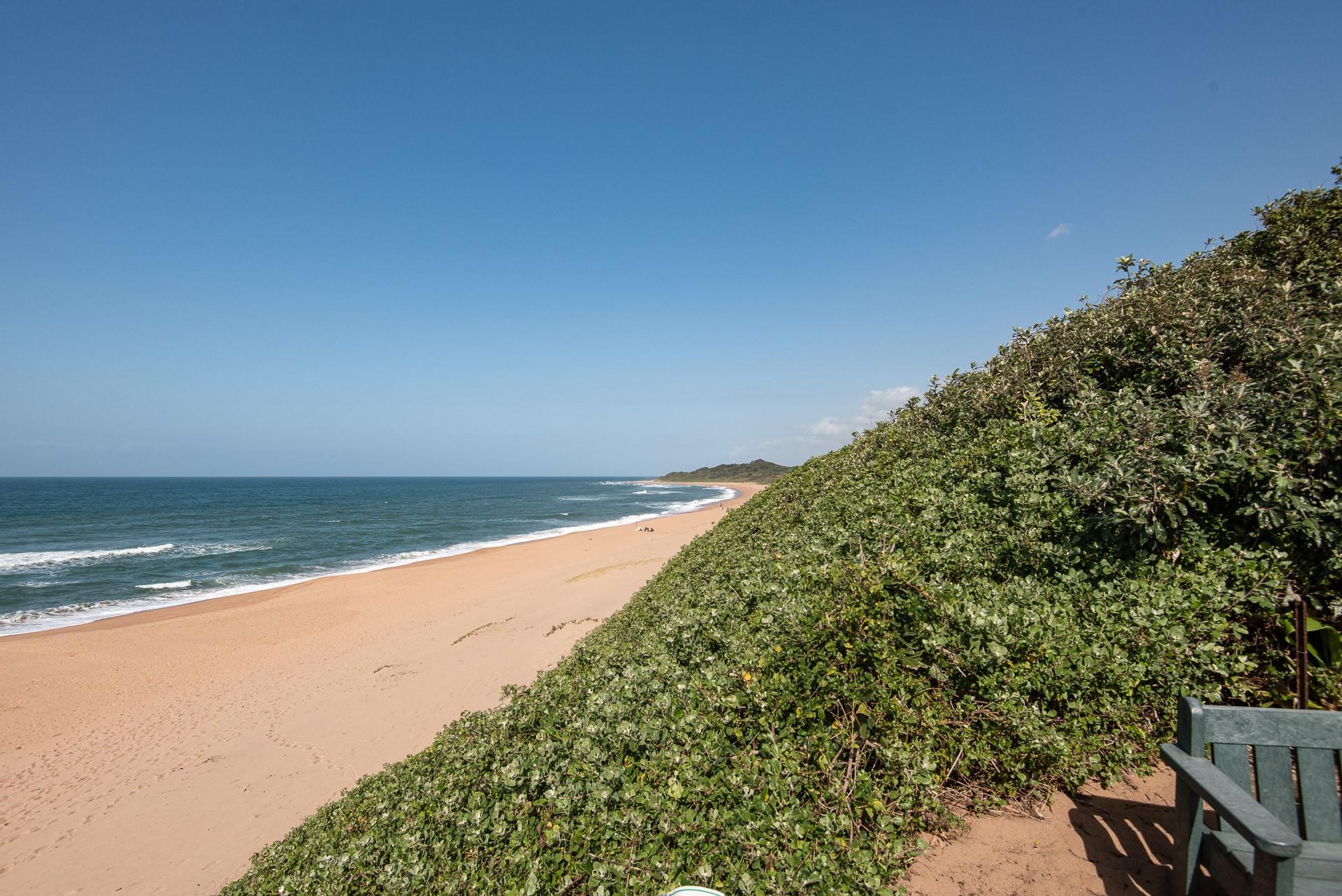 A Magical, 5-Bedroom, Beachfront, Zinkwazi Beach Home — photograph 4