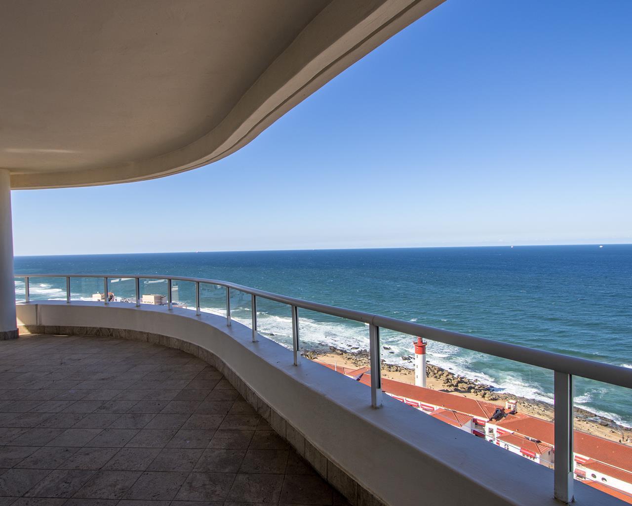 The Golden Ticket to Coastal Living at Its Finest! — photograph 3