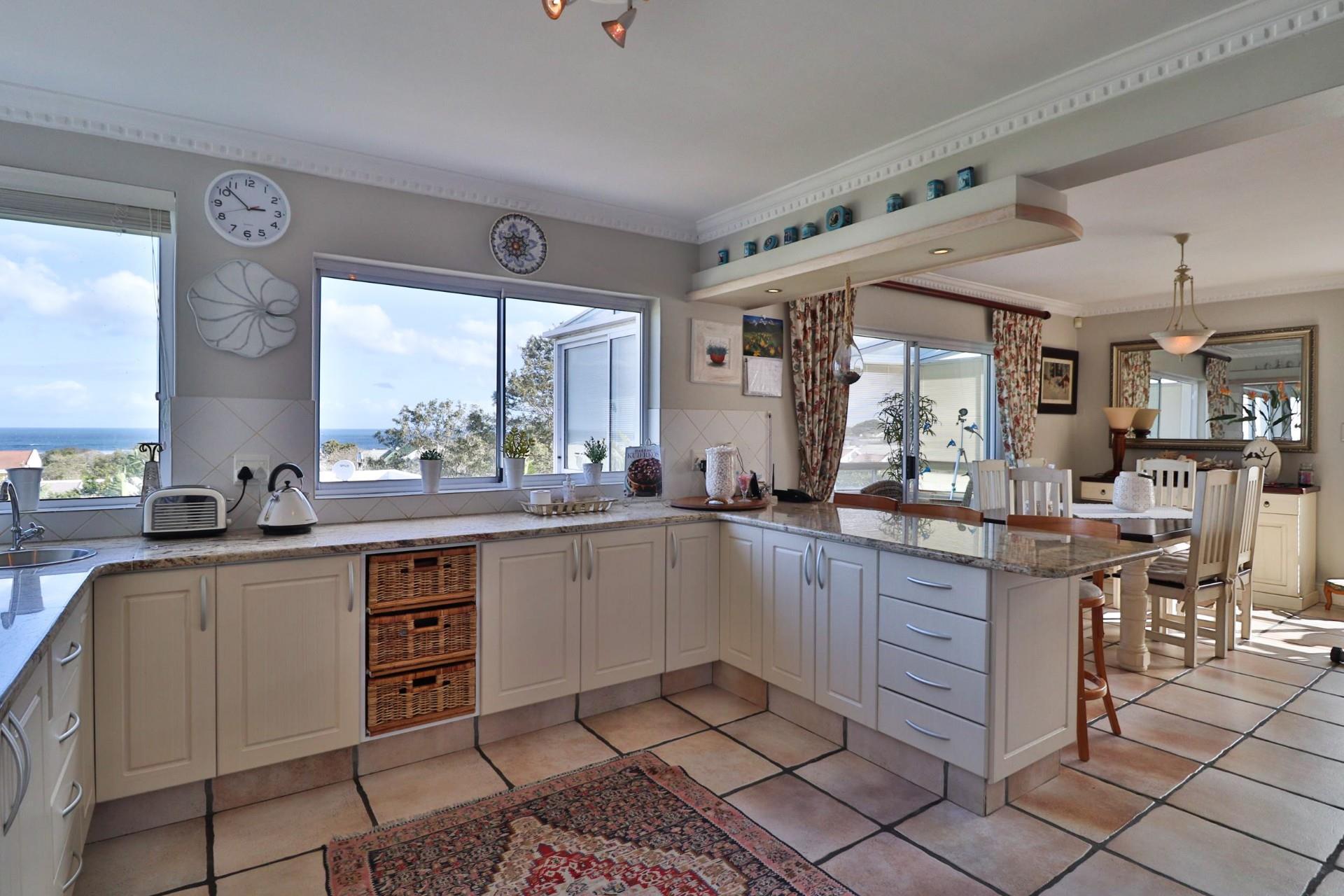 Elevated Coastal Elegance in the Heart of Voelklip — photograph 4