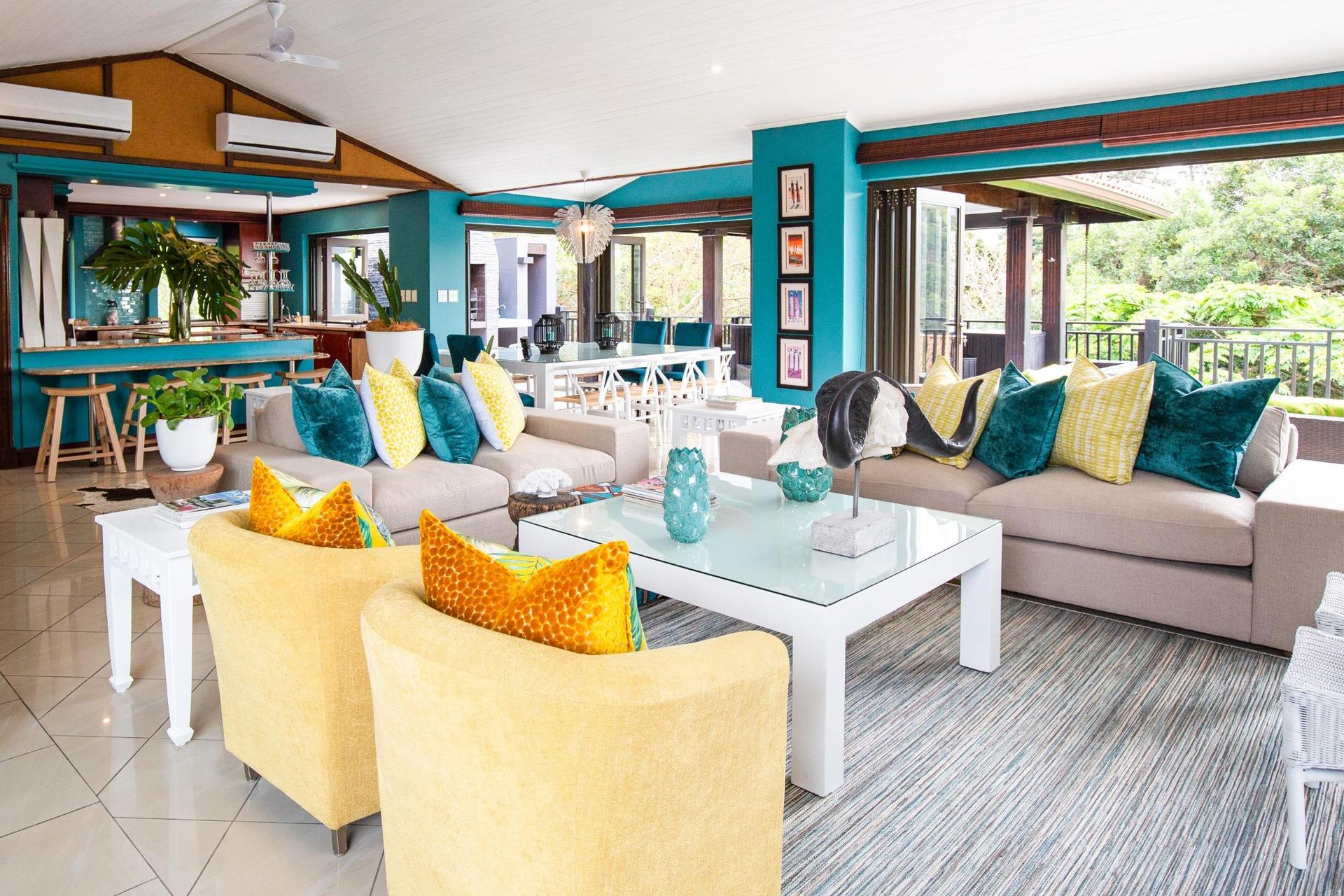 Ocean-View Entertainer with 5 En-Suite Suites & Jacuzzi — photograph 4