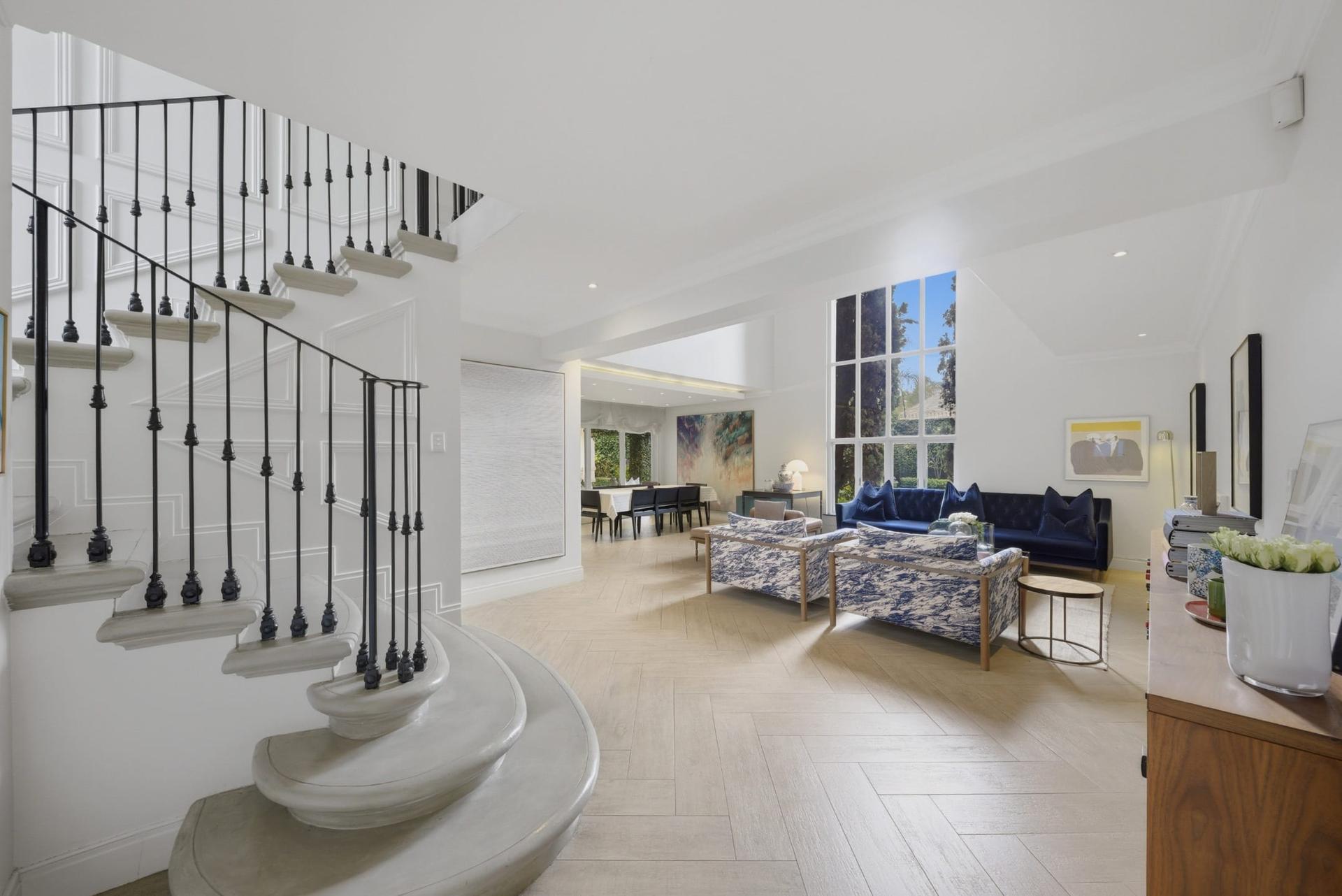 Bespoke family living. Rarely available. Exceptionally secure. — photograph 4