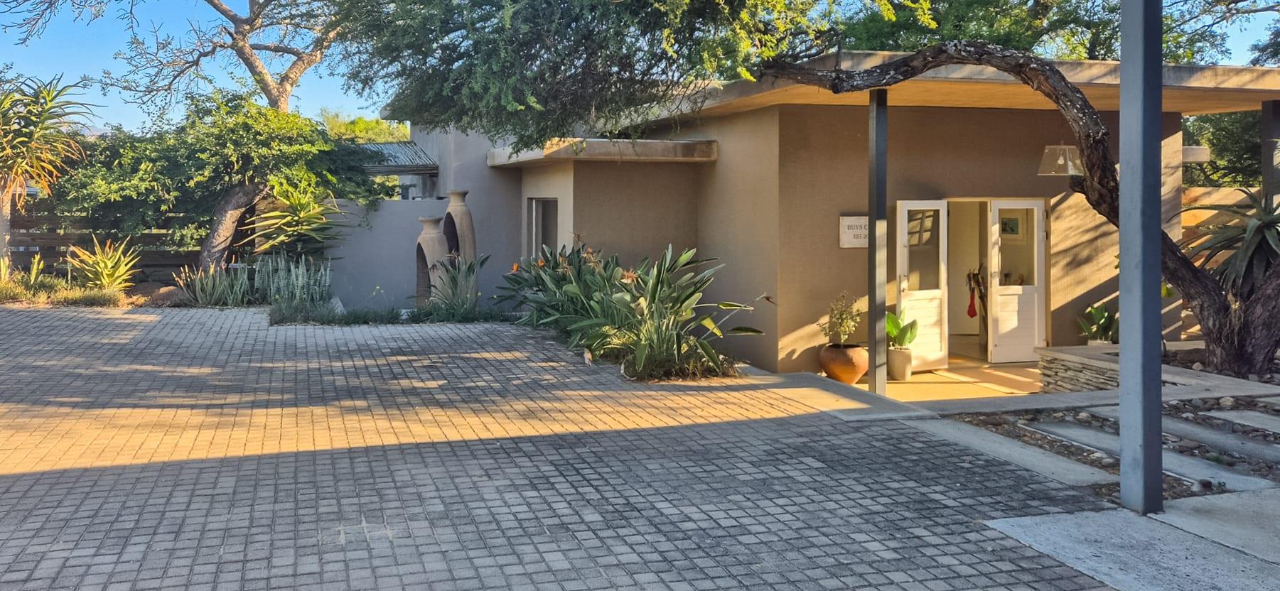 Luxury Off-Grid Bushveld Living — photograph 3