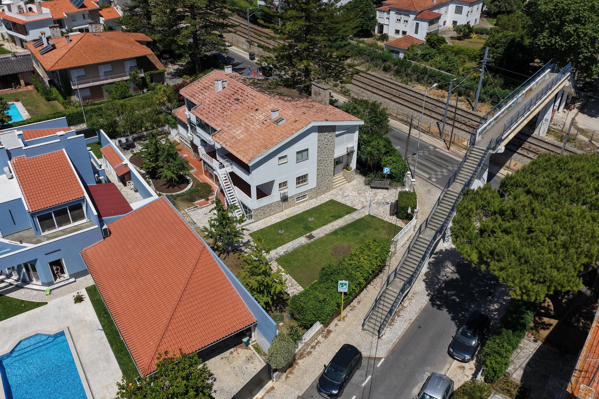House in Cascais (94090) — photograph 3