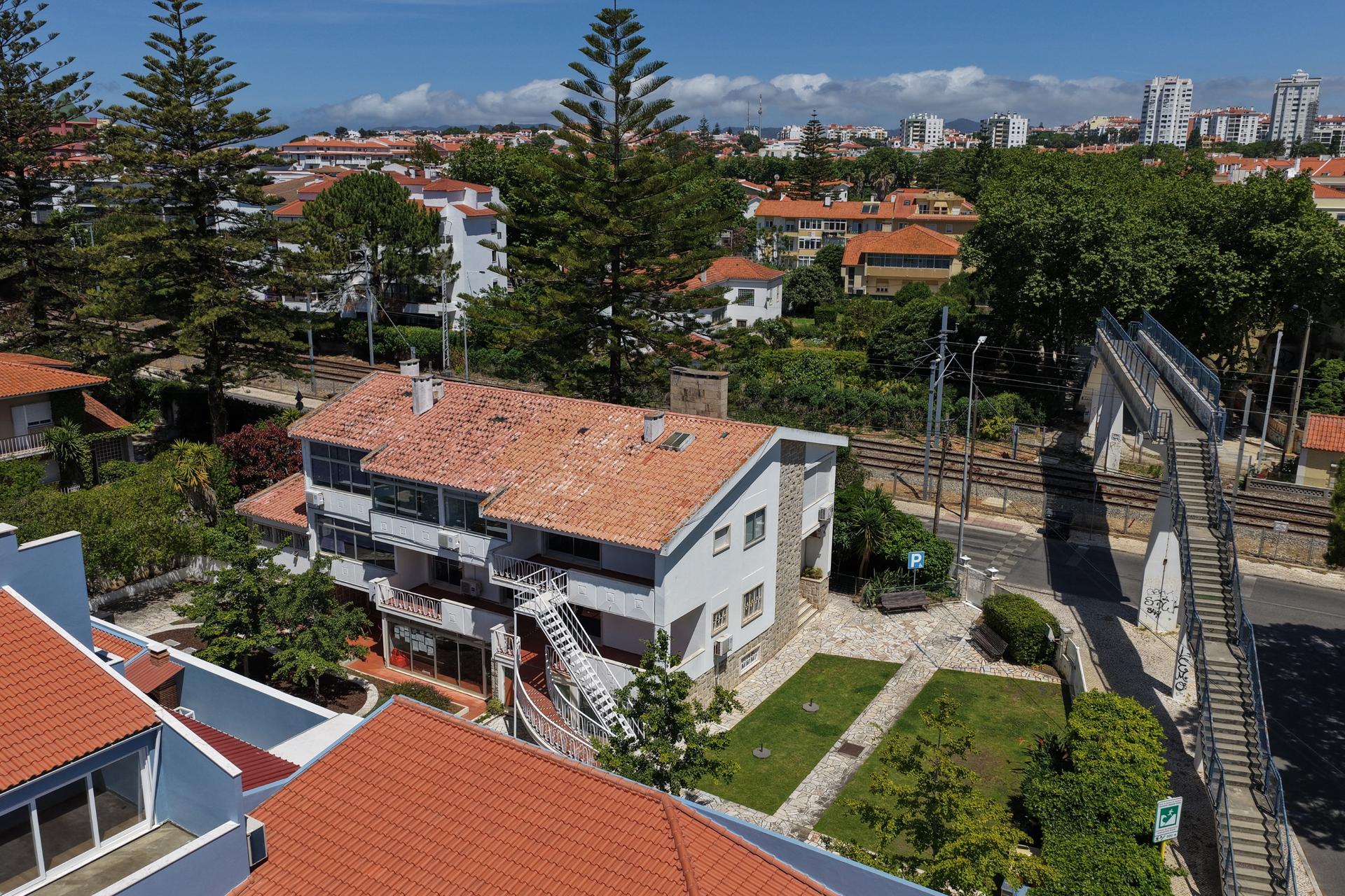 House in Cascais (94090) — photograph 4