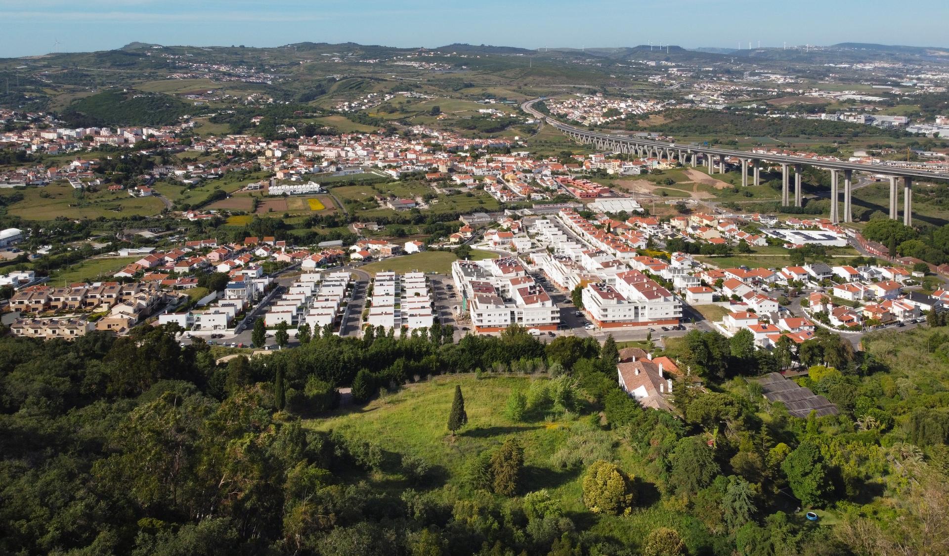 Land in Loures — photograph 4