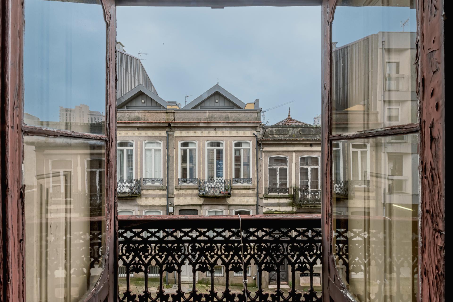 Building in Porto (93699) — photograph 3