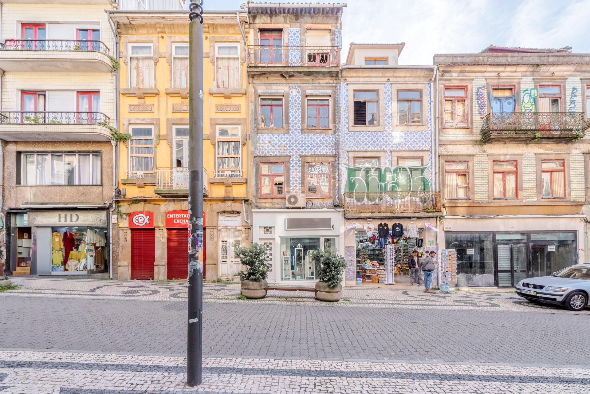 Building in Porto (77279) — photograph 2