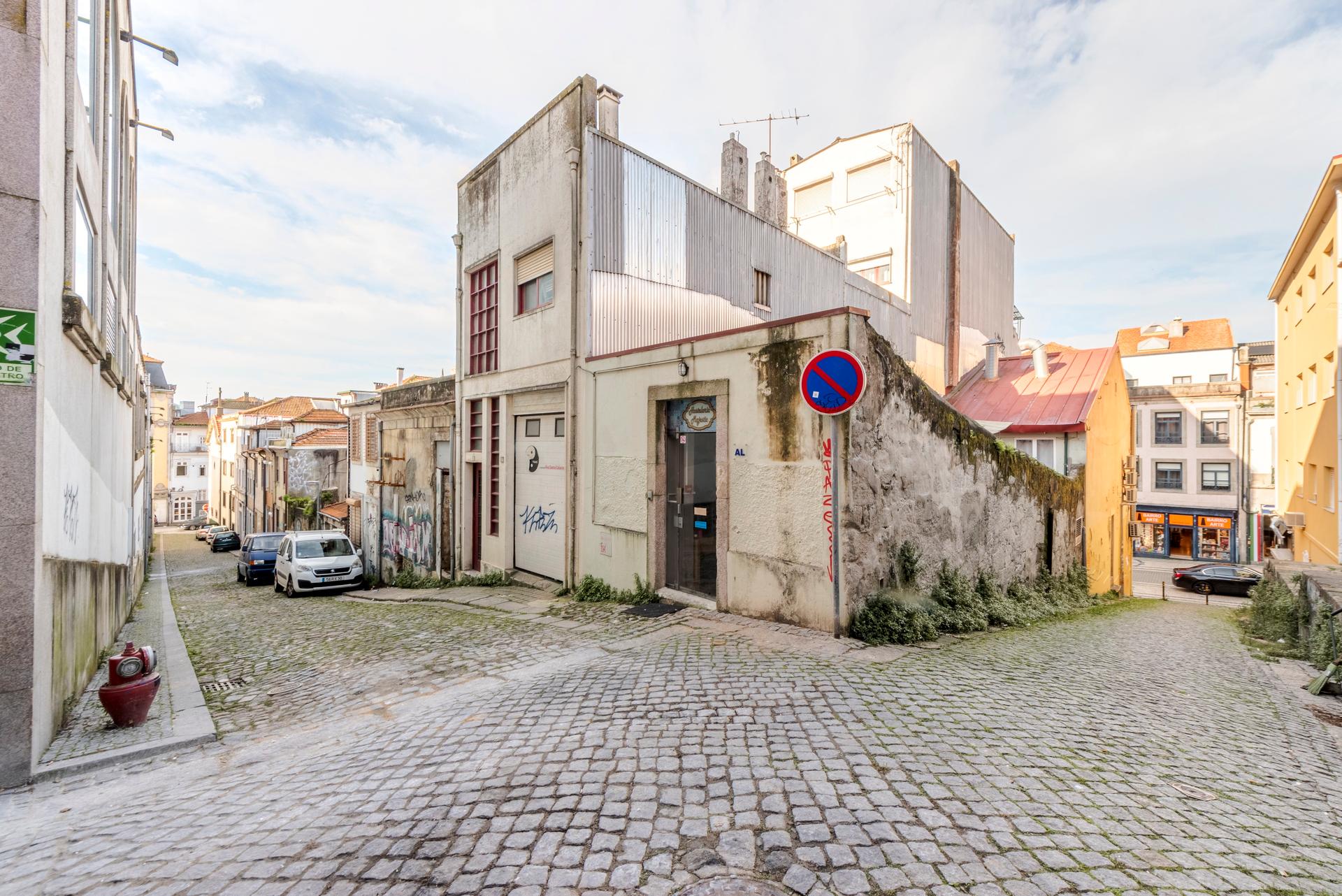 Building in Porto (77279) — photograph 3