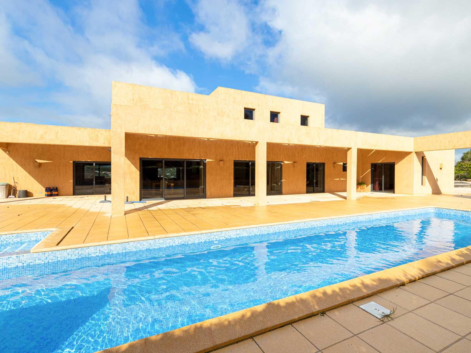 House in Lagos (70131) — photograph 3