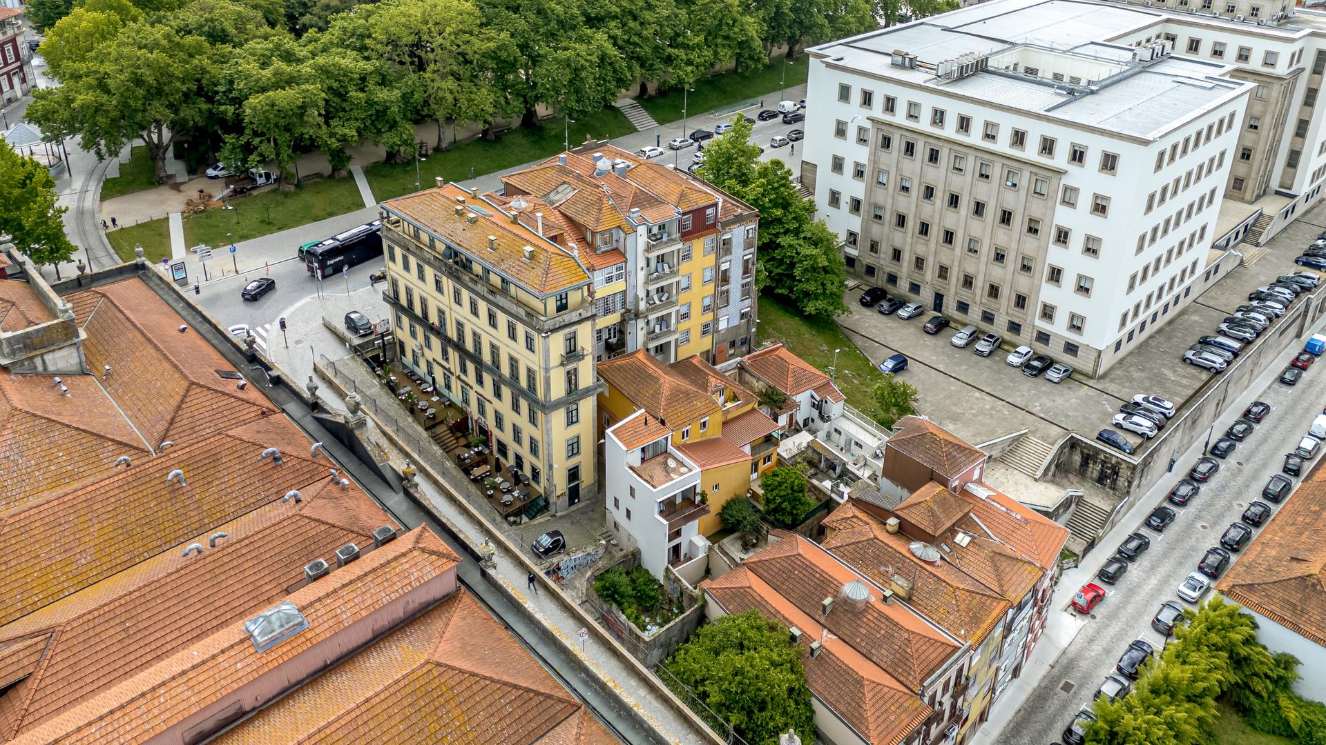 Building in Porto (97688) — photograph 5