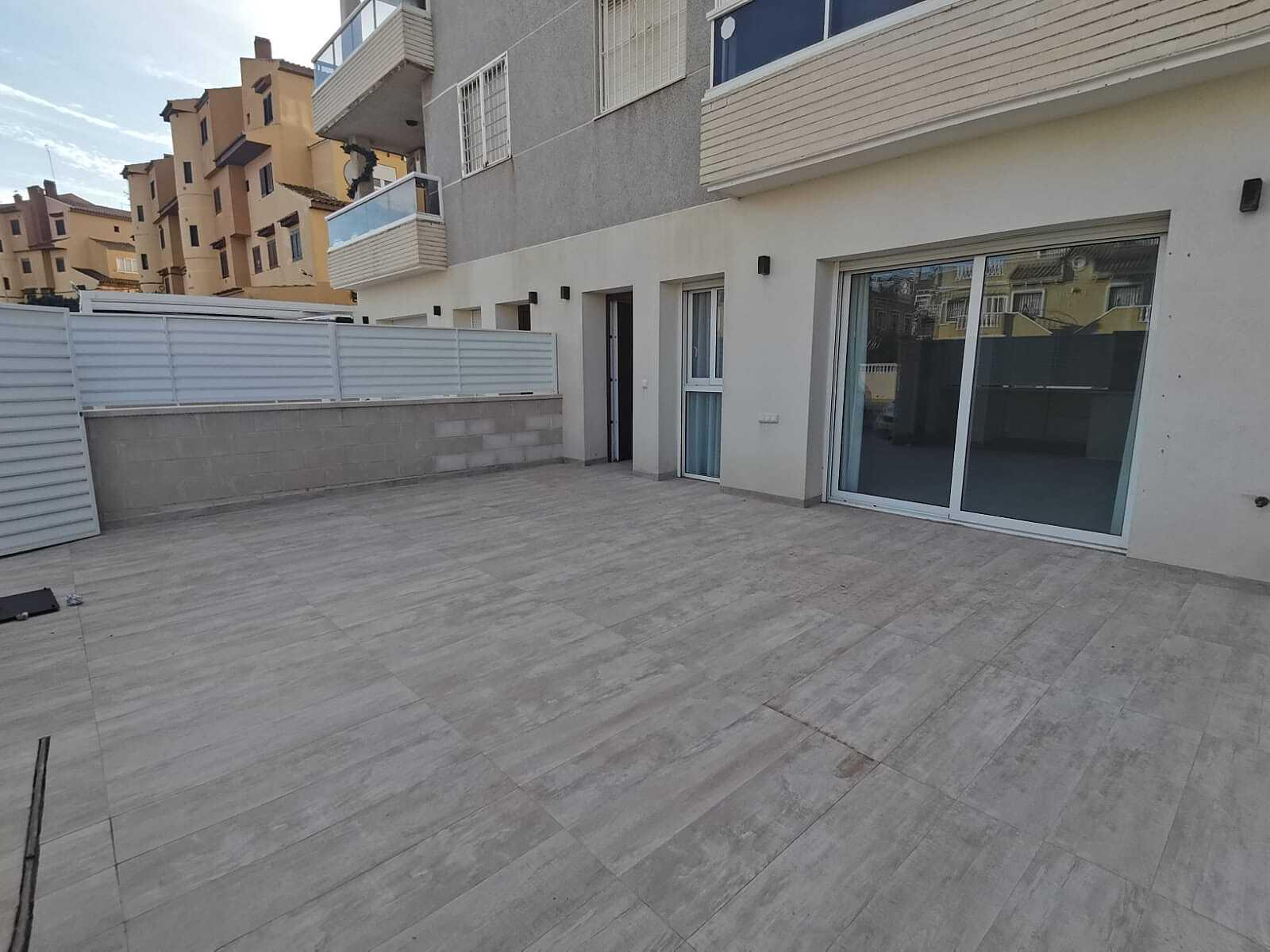 Apartments in Torrevieja Centro, Torrevieja — photograph 2