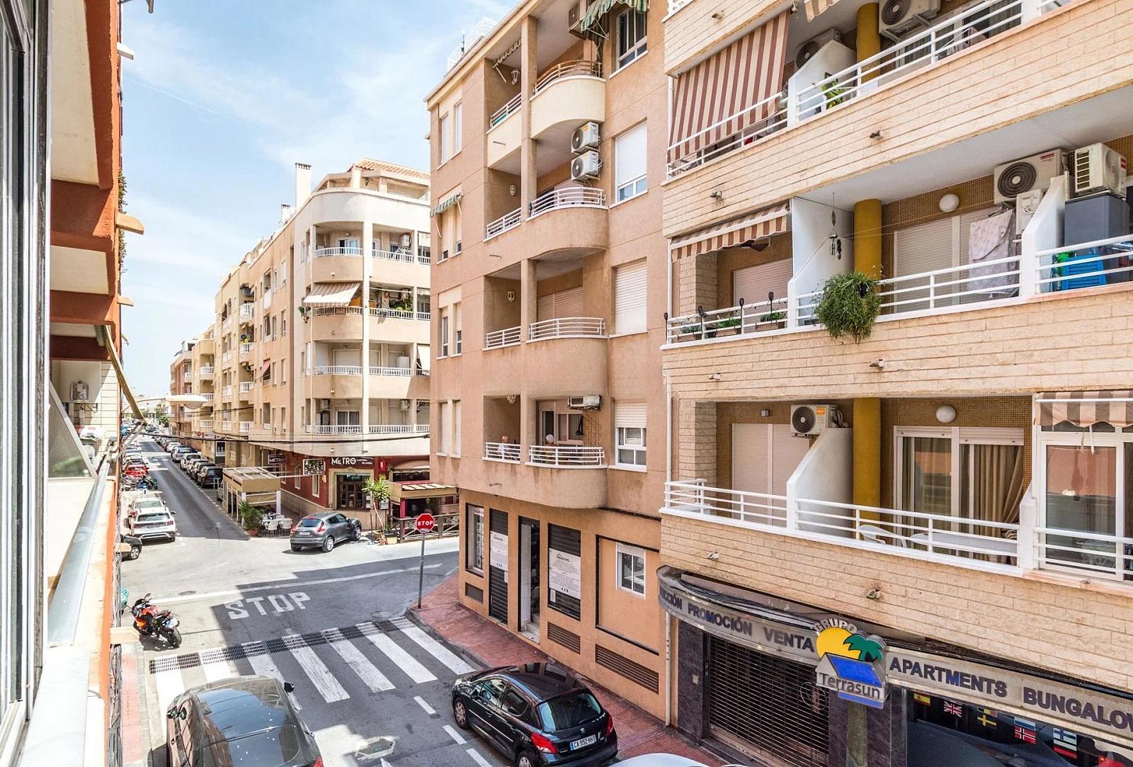 Apartments in Torrevieja Centro, Torrevieja — photograph 3