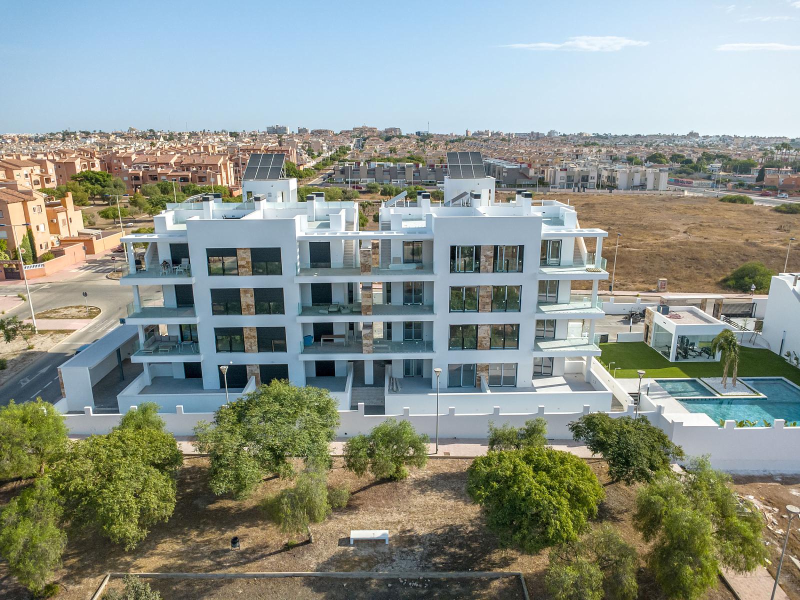 Apartments in Torrevieja Centro, Torrevieja — photograph 3